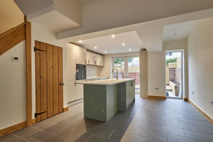 Kitchen Diner- click for photo gallery